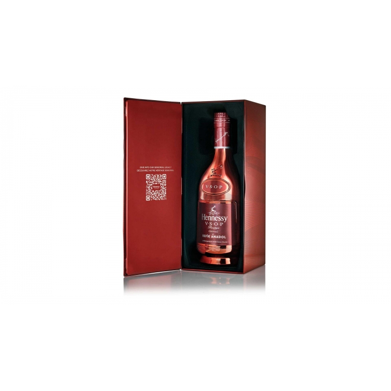 HENNESSY VSOP ET REFIK ANADOL HENNESSY VSOP ET REFIK ANADOL